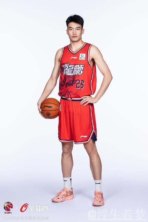 广州男篮发布定妆照拍摄幕后花絮：官拍日第二弹上线